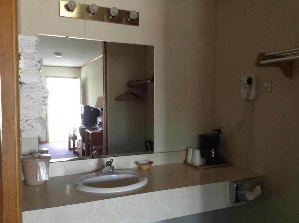 Lighthouse View Motel Макино Сити Екстериор снимка
