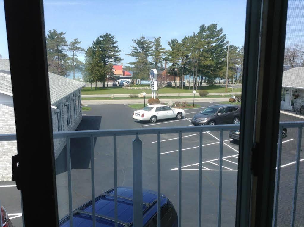 Lighthouse View Motel Макино Сити Екстериор снимка